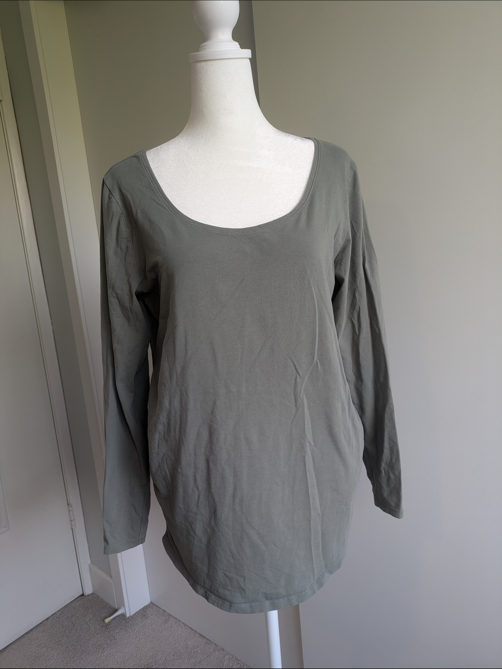 Maternity L Cotton H&M Olive Scoop Neck Long Sleeve Tee